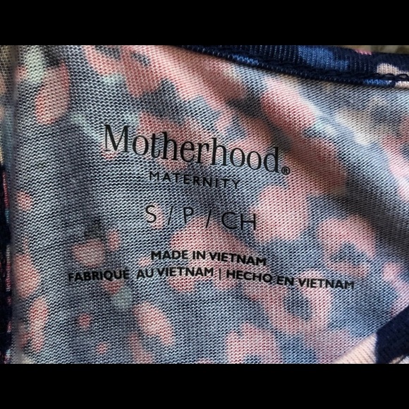 4 Maternity tops, size small - Picture 8 of 10